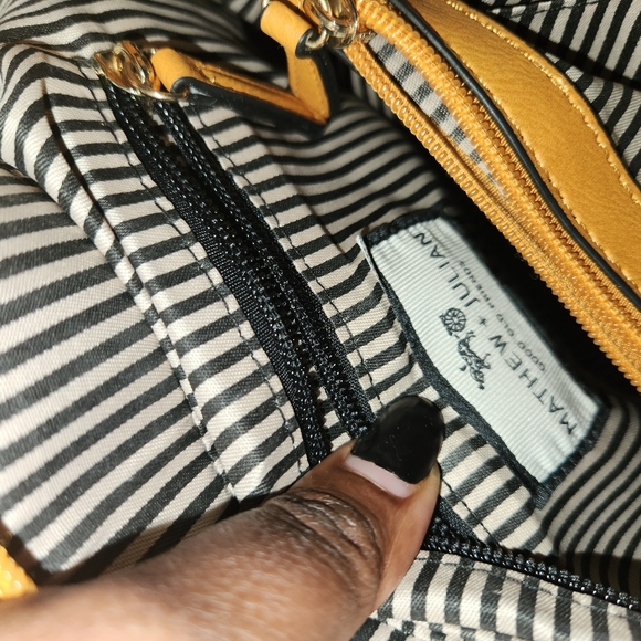Matthew and Julian Mustard color purse - Picture 4 of 9